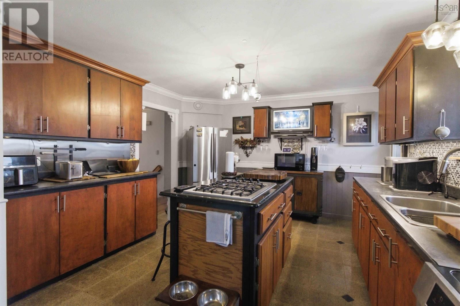 66 PARKWOOD DRIVE Image 14