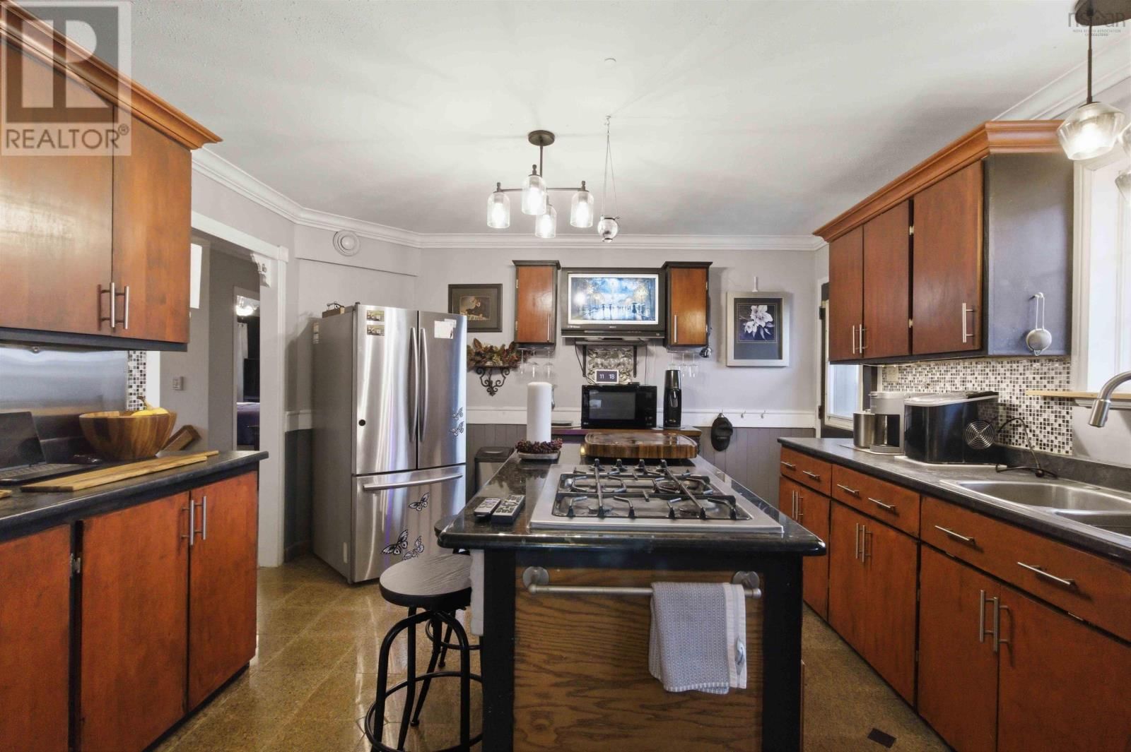 66 PARKWOOD DRIVE Image 15