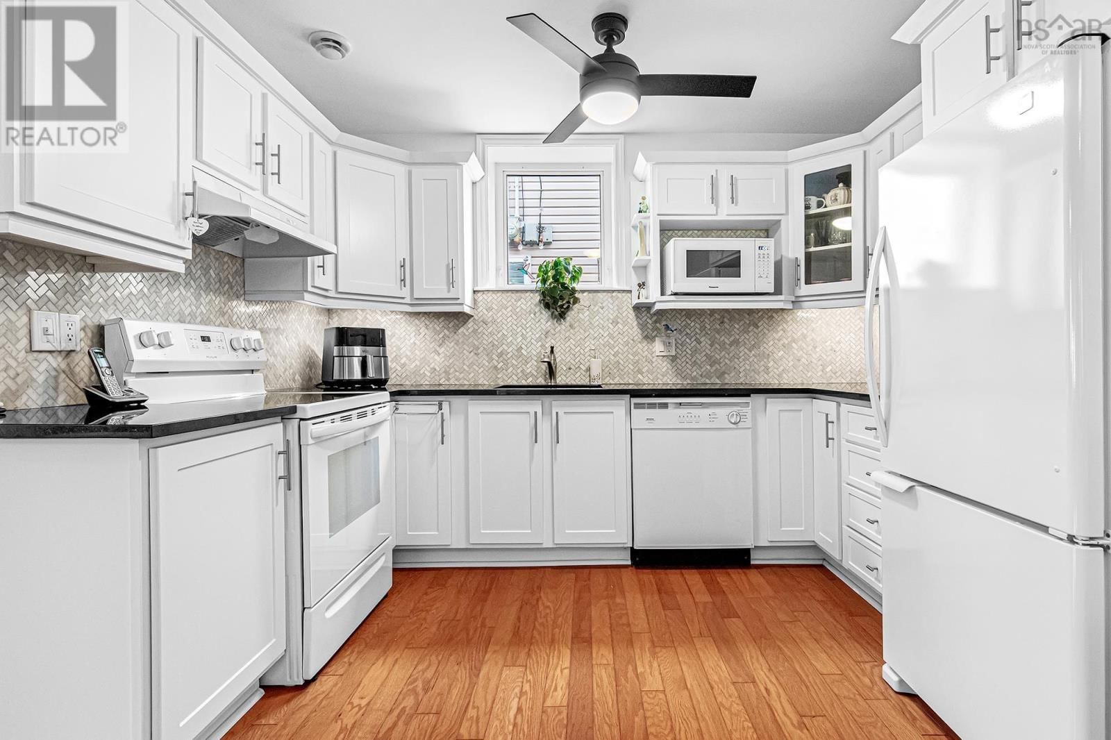 60 AMIN STREET Image 14