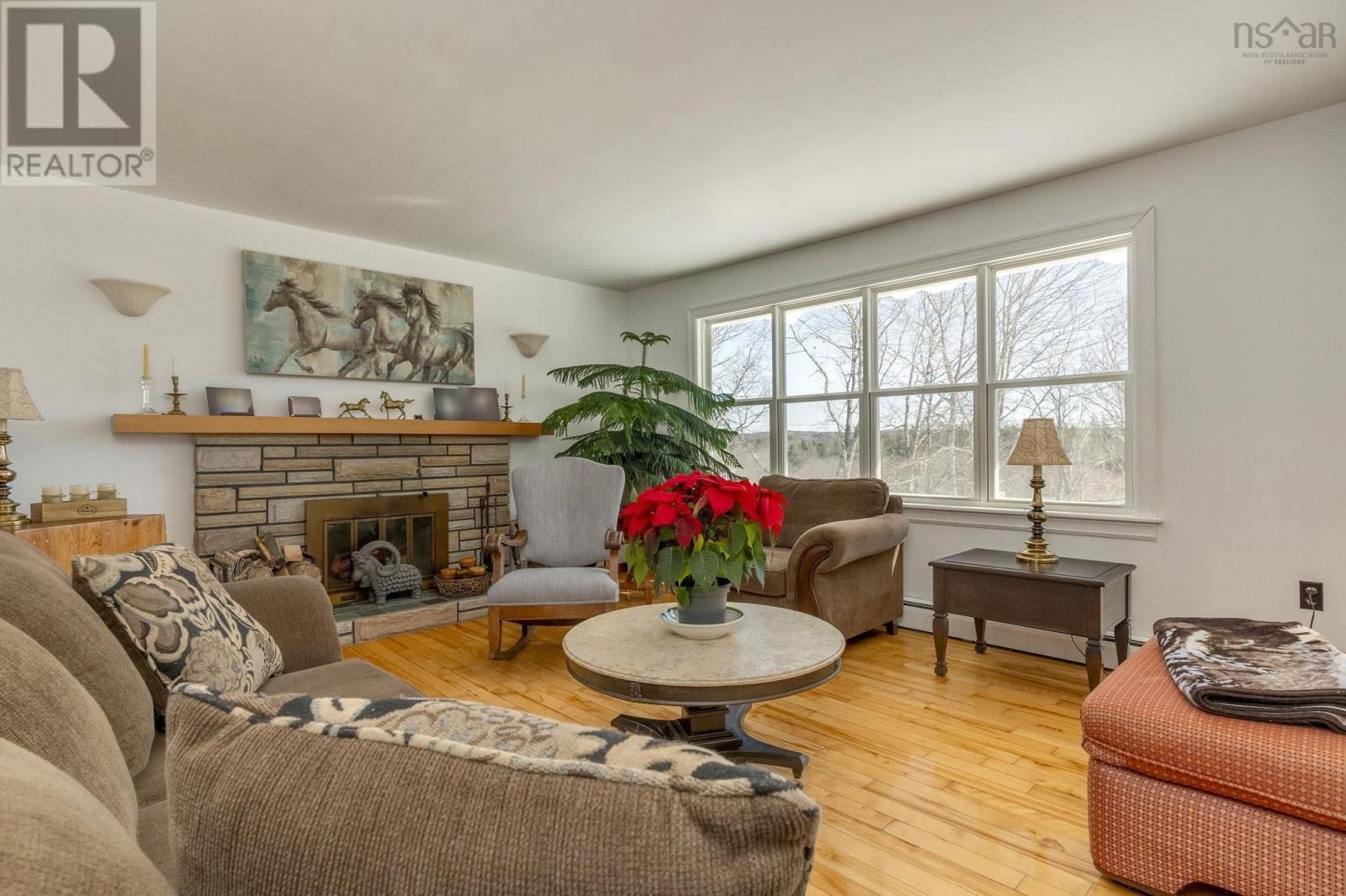 8 ARABIAN LANE Image 21