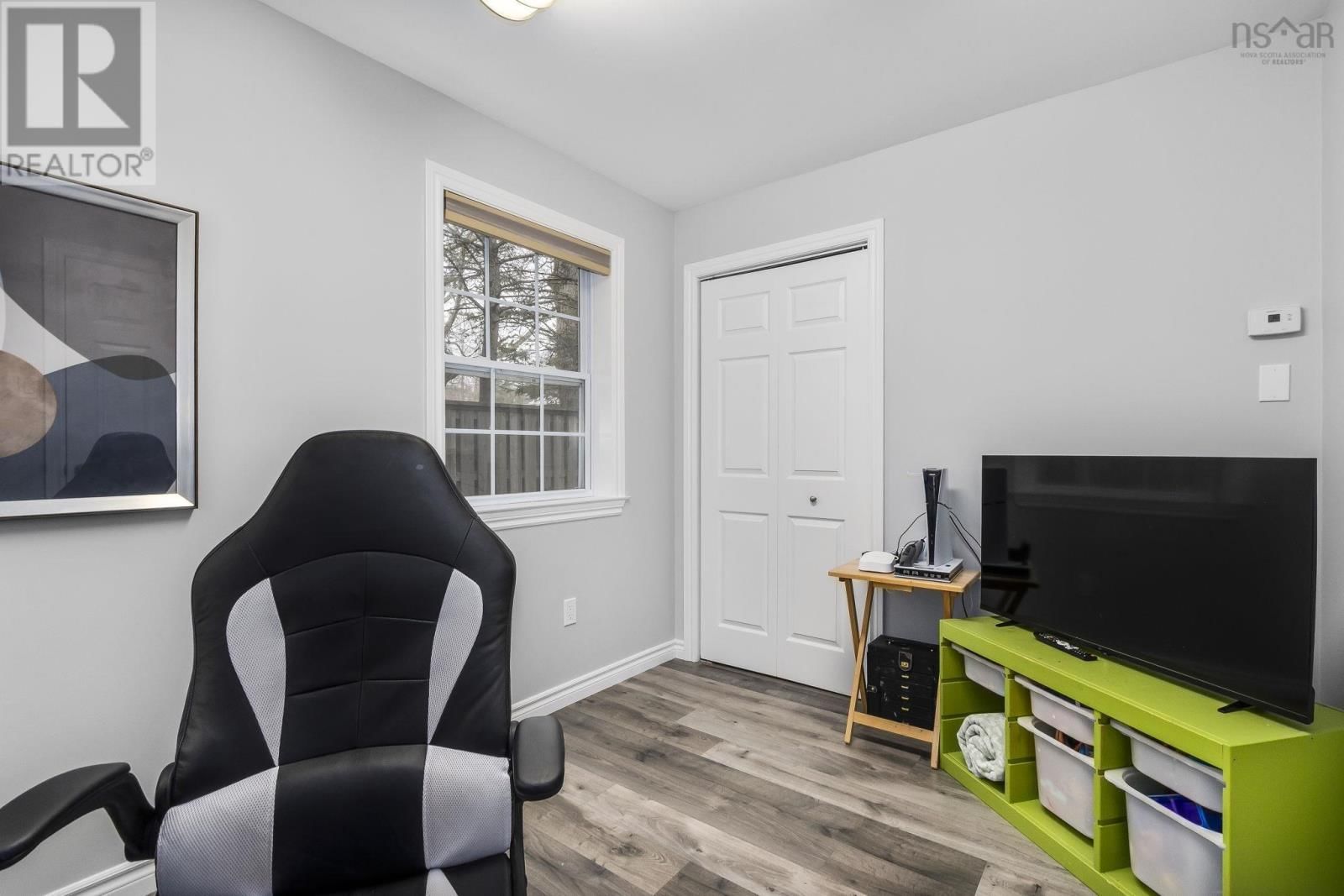 25 CHURCHILL AVENUE Image 16