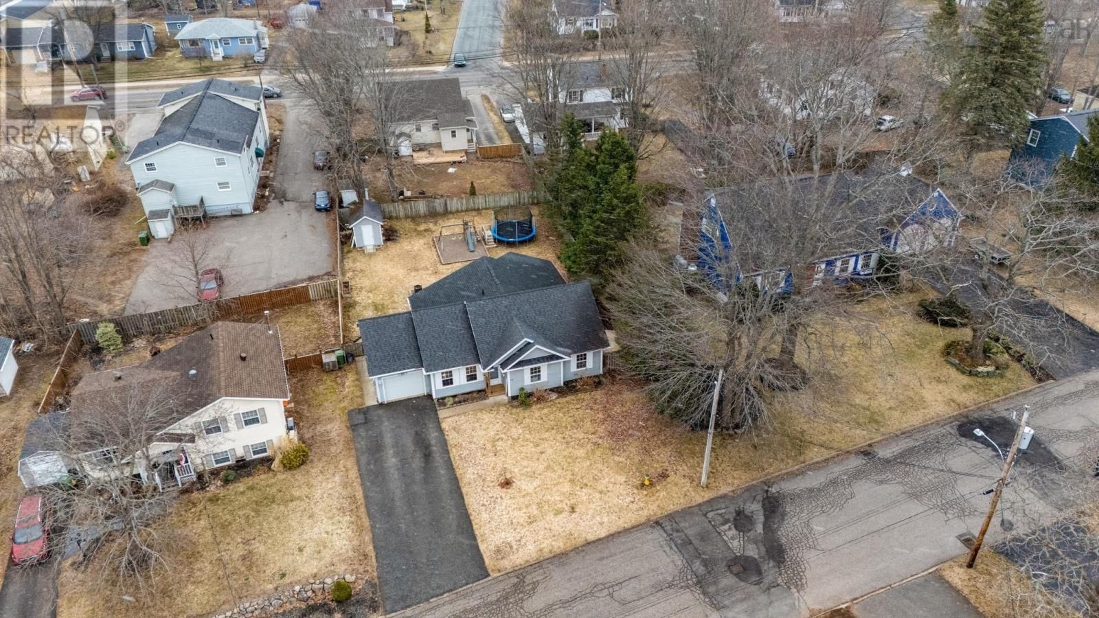 25 CHURCHILL AVENUE Image 31