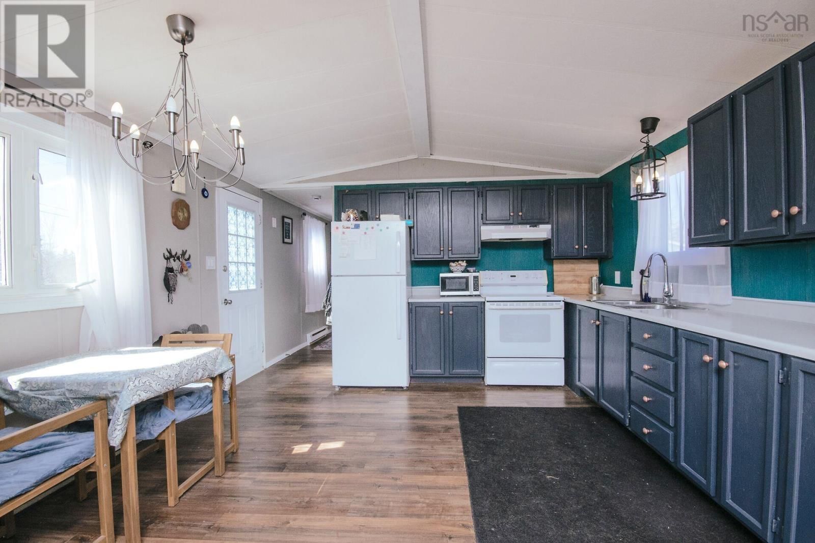 1 BIRCH STREET Image 17