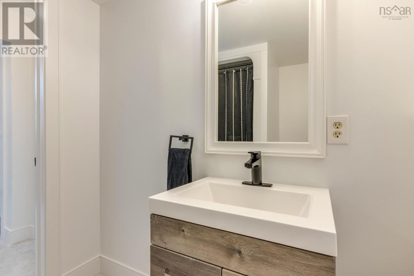 12 SCHOOL ROAD Image 45