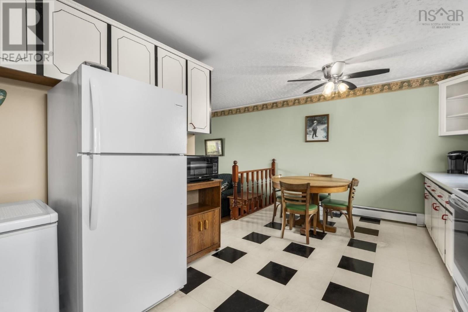 19 SHALIMAR CRESCENT Image 12