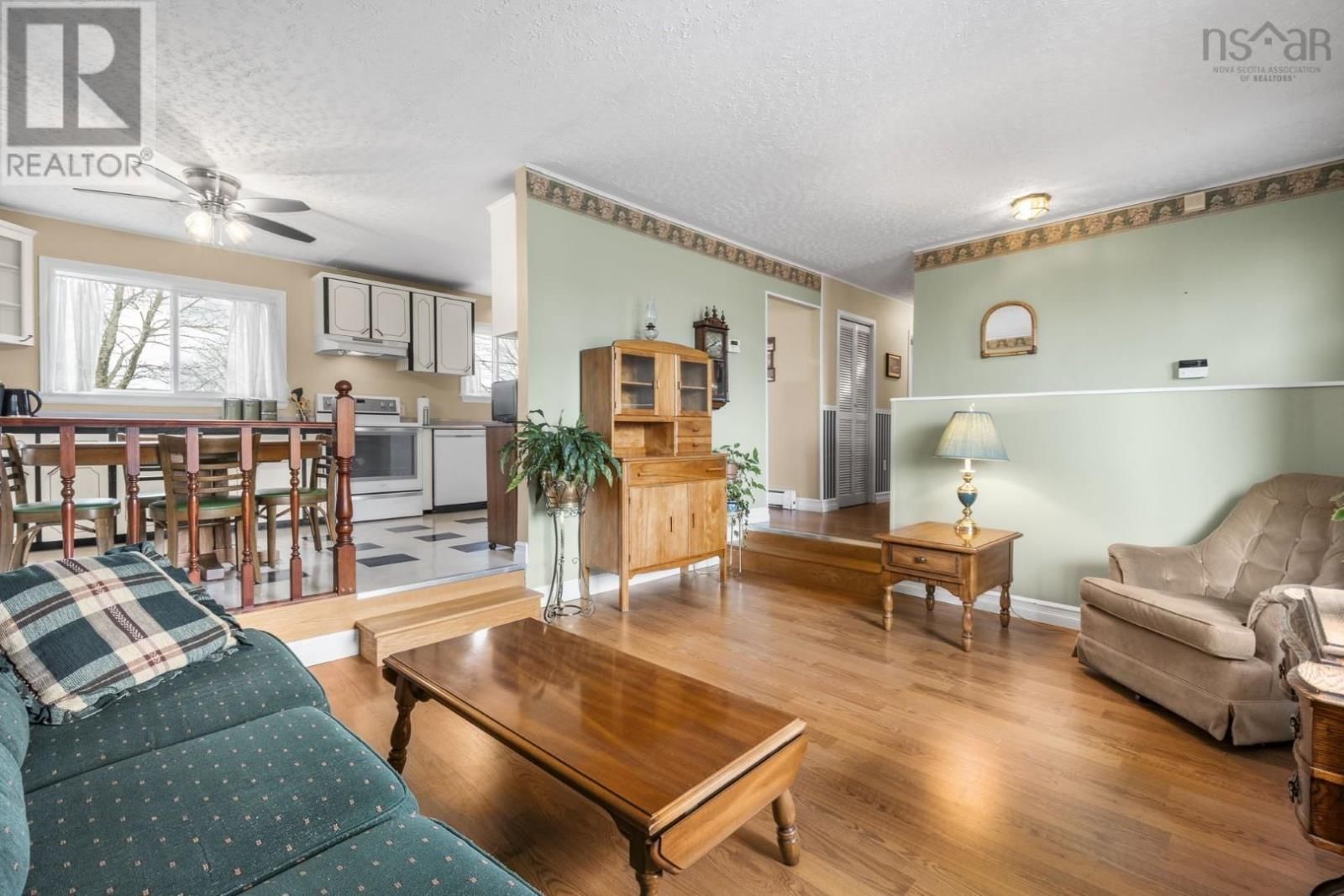 19 SHALIMAR CRESCENT Image 8