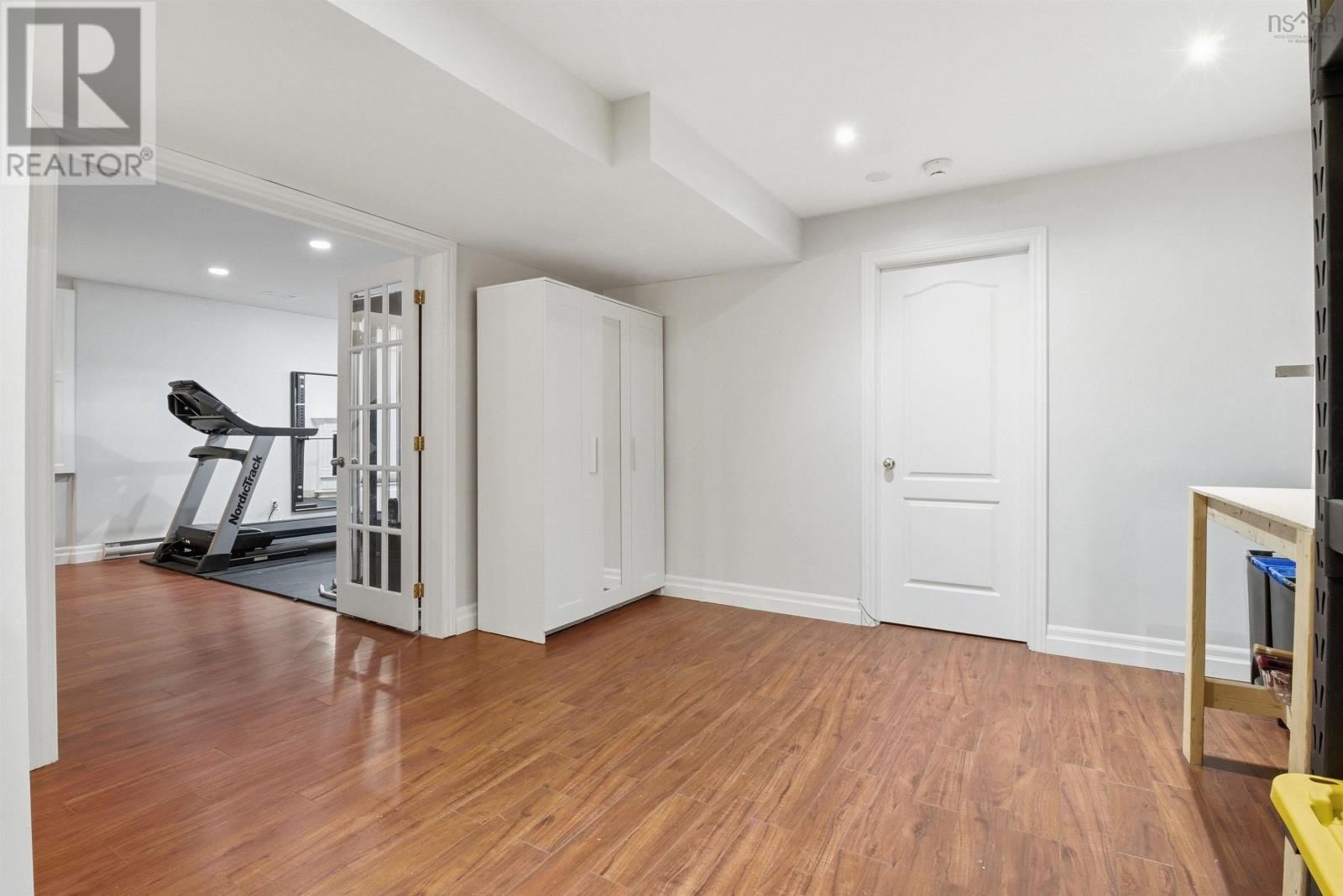 4 STONE GATE COURT Image 34