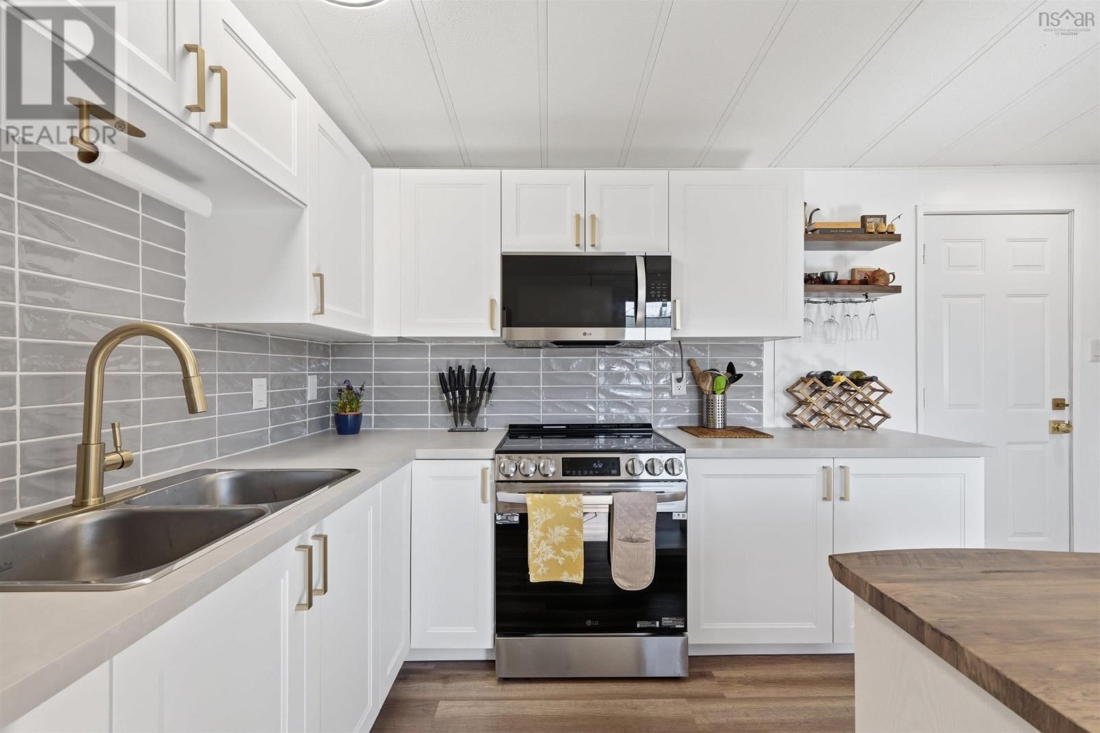 6 ALDERWOOD COURT Image 16