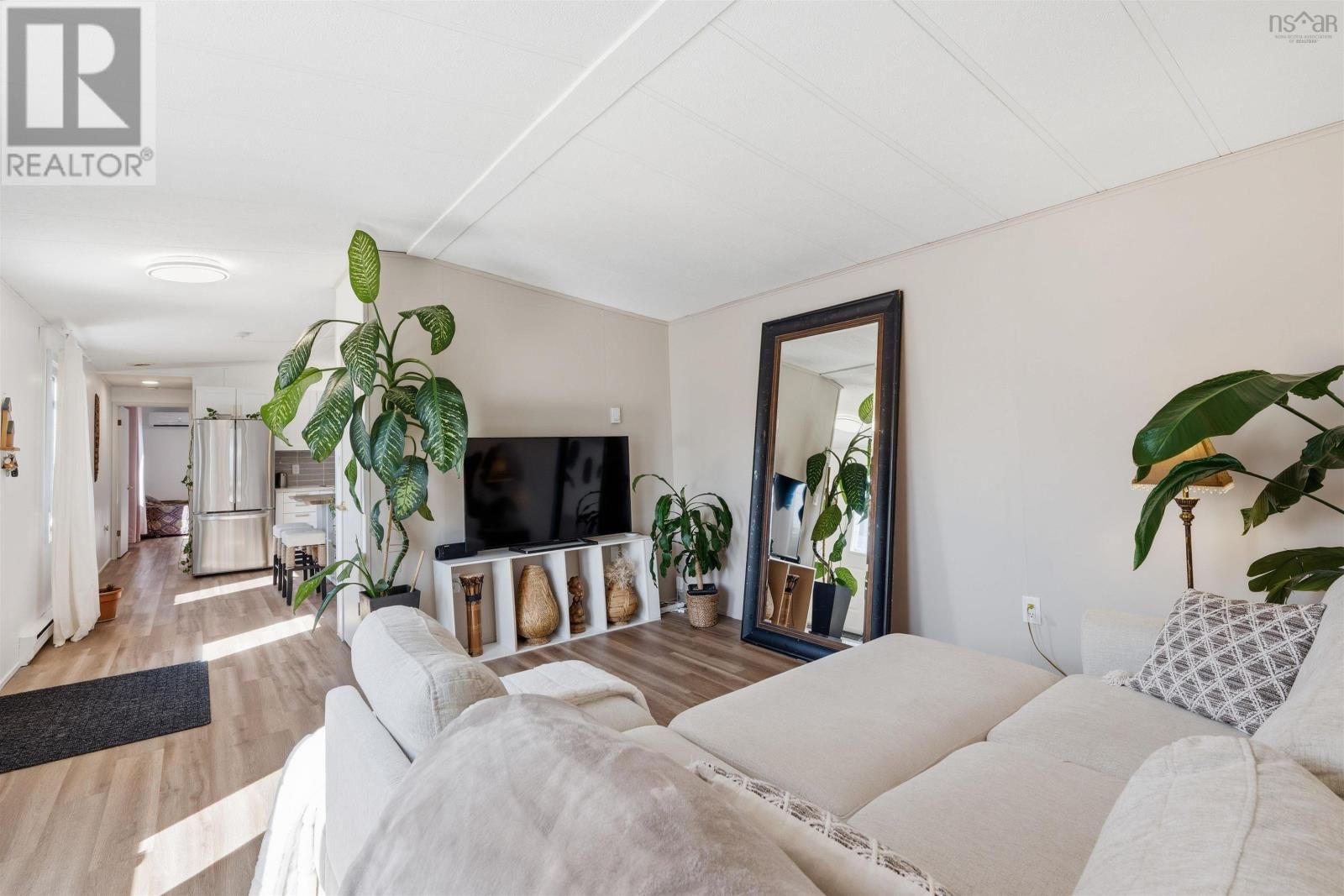 6 ALDERWOOD COURT Image 2