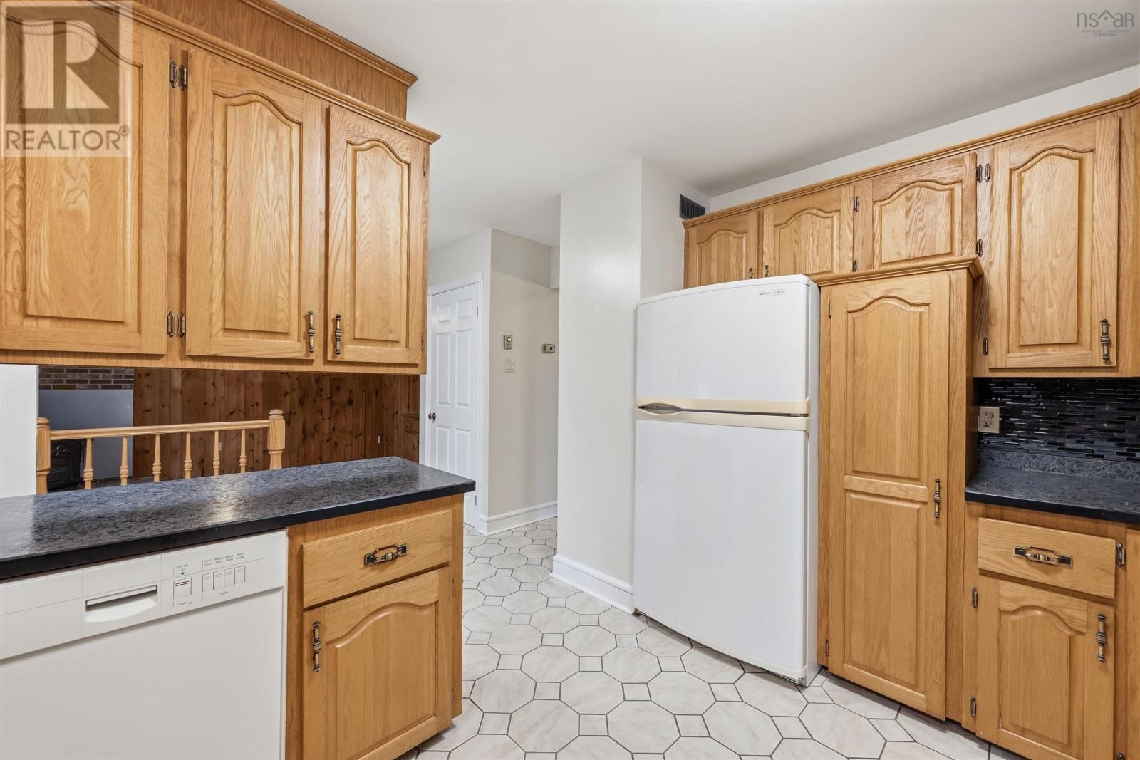 24 THE HORSESHOE Image 15