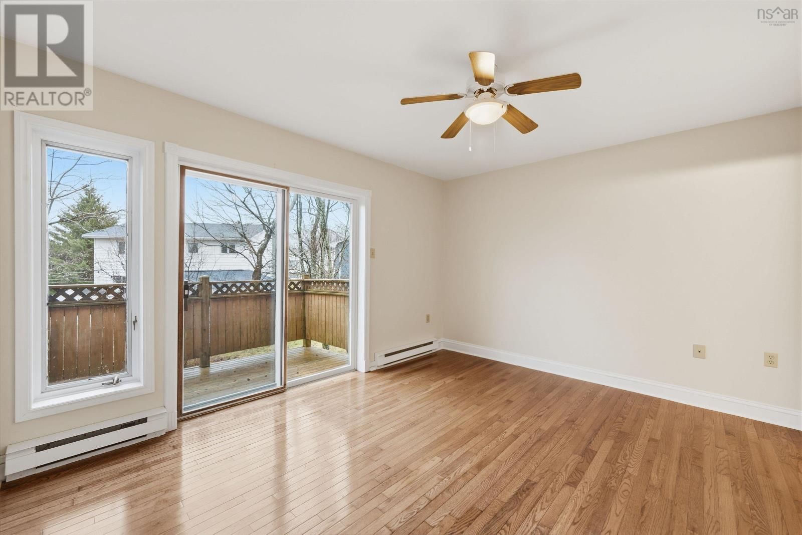 24 THE HORSESHOE Image 16