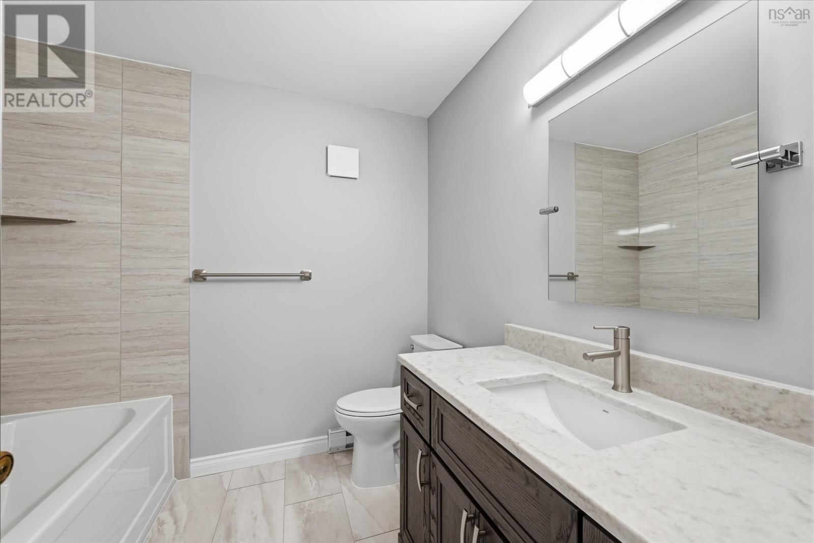 24 THE HORSESHOE Image 19