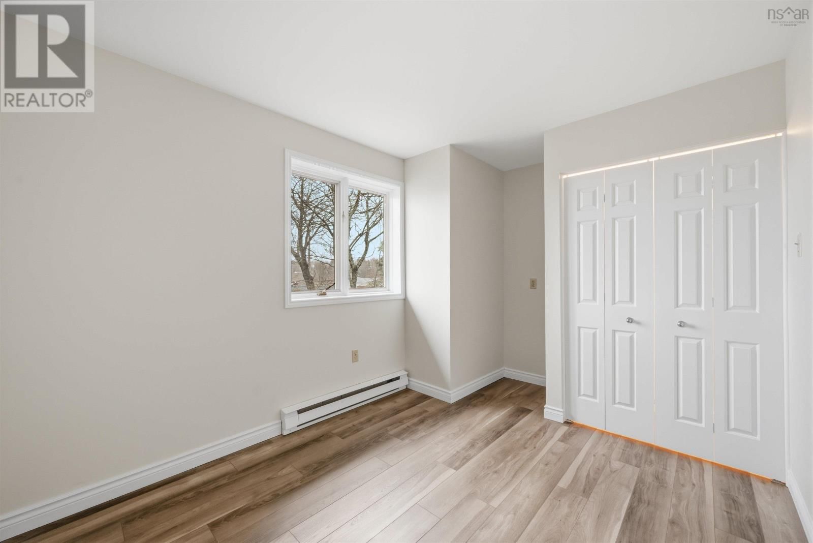 24 THE HORSESHOE Image 21