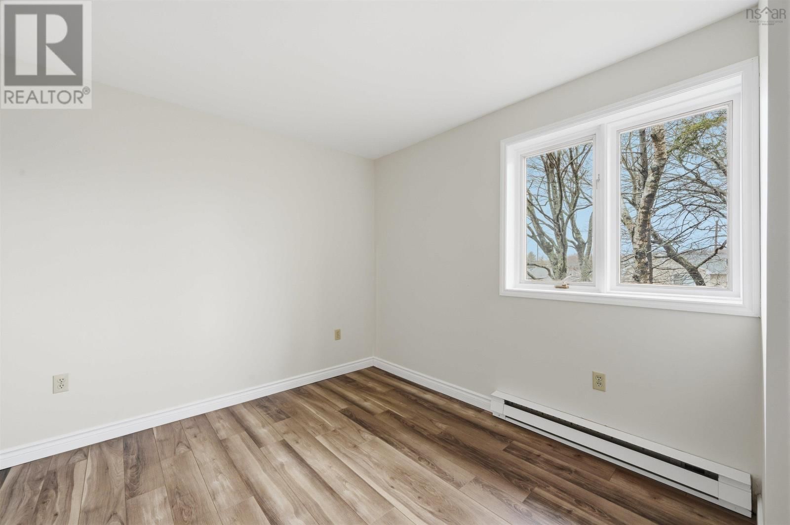 24 THE HORSESHOE Image 22