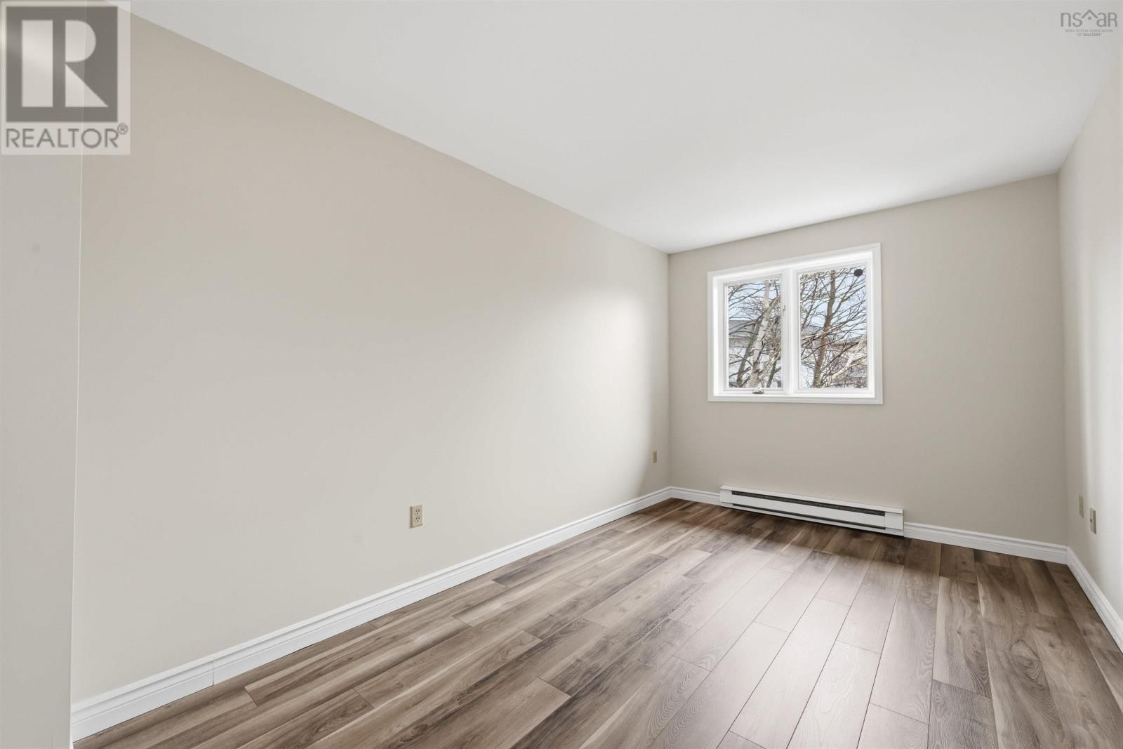 24 THE HORSESHOE Image 26