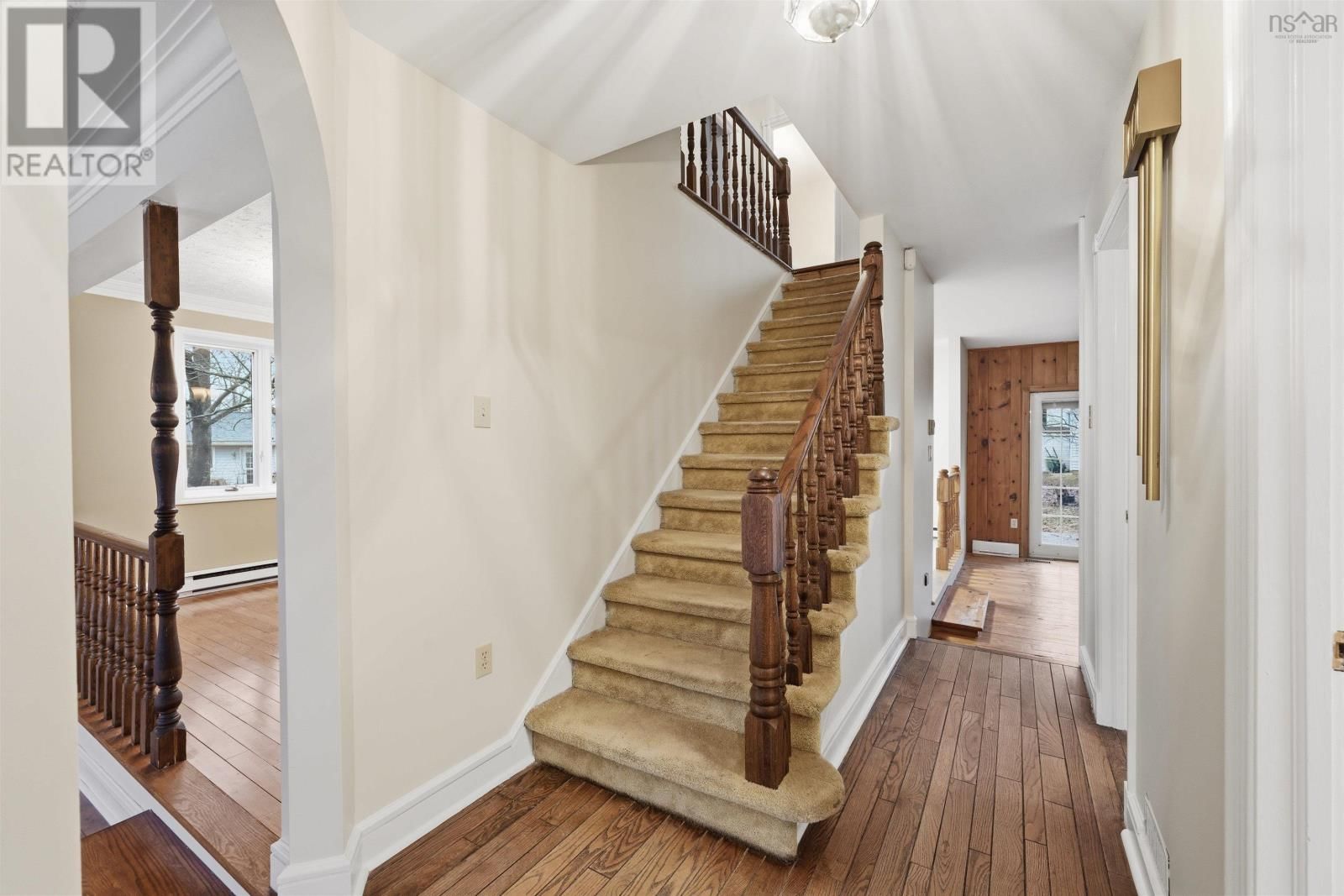 24 THE HORSESHOE Image 7