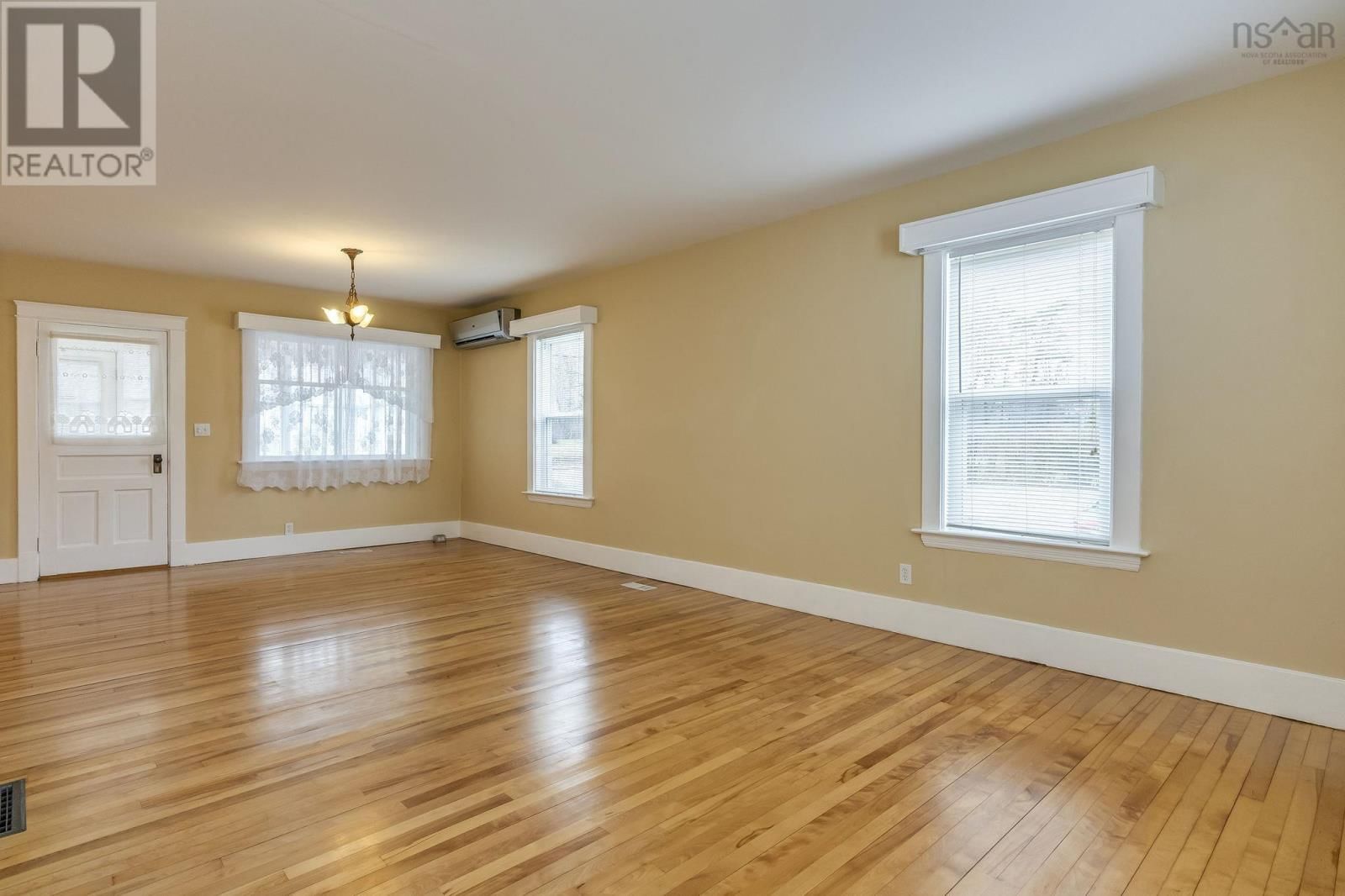 2576 1 HIGHWAY Image 13