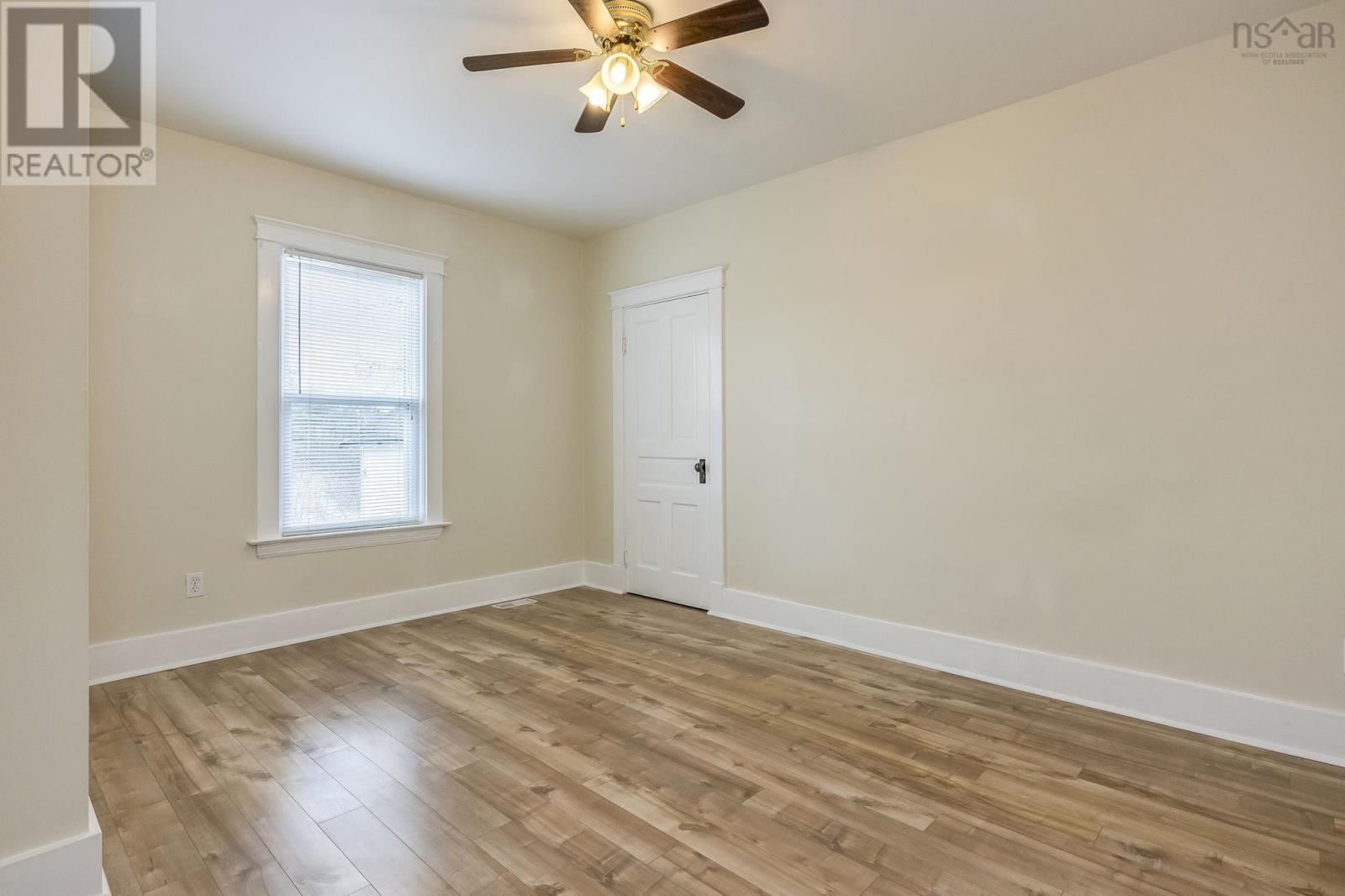 2576 1 HIGHWAY Image 17