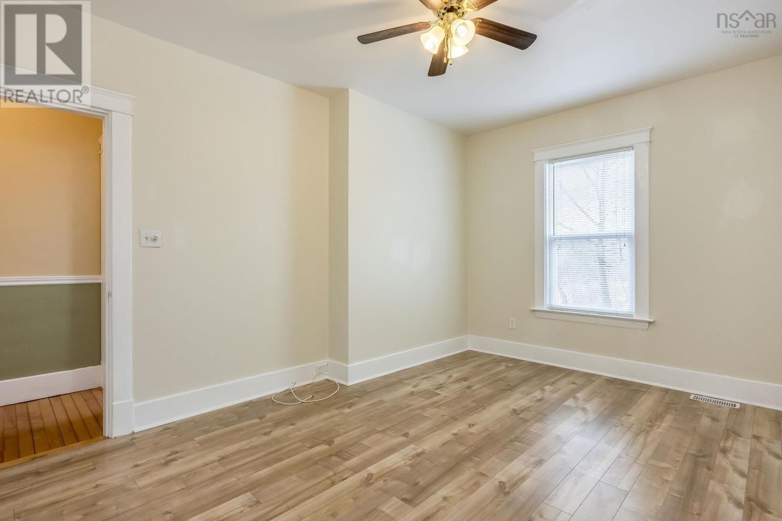 2576 1 HIGHWAY Image 19