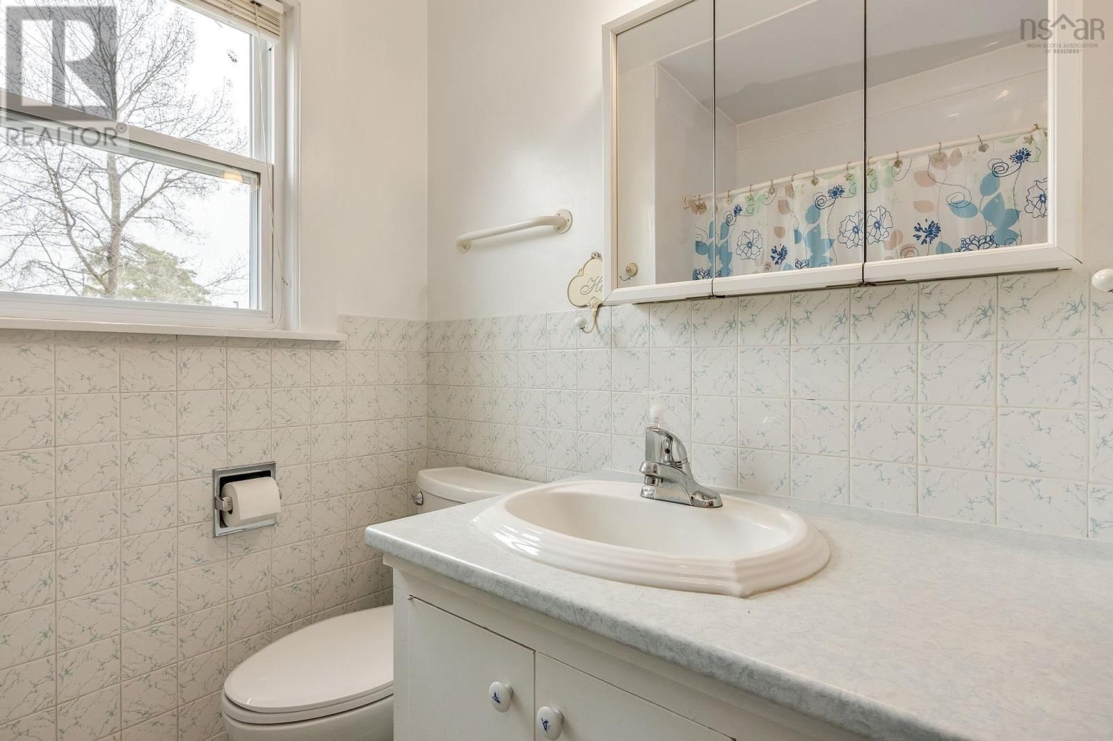 2576 1 HIGHWAY Image 25