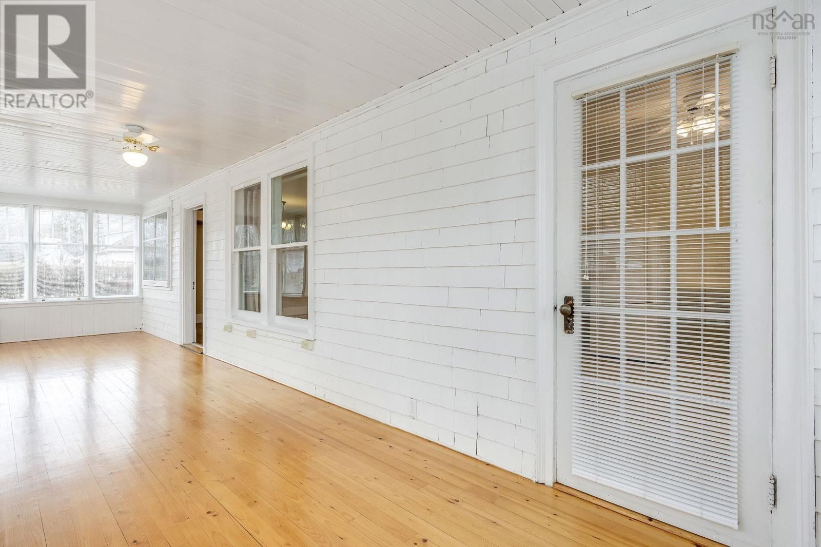 2576 1 HIGHWAY Image 28