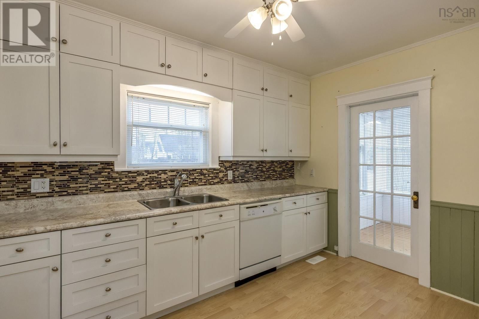 2576 1 HIGHWAY Image 3