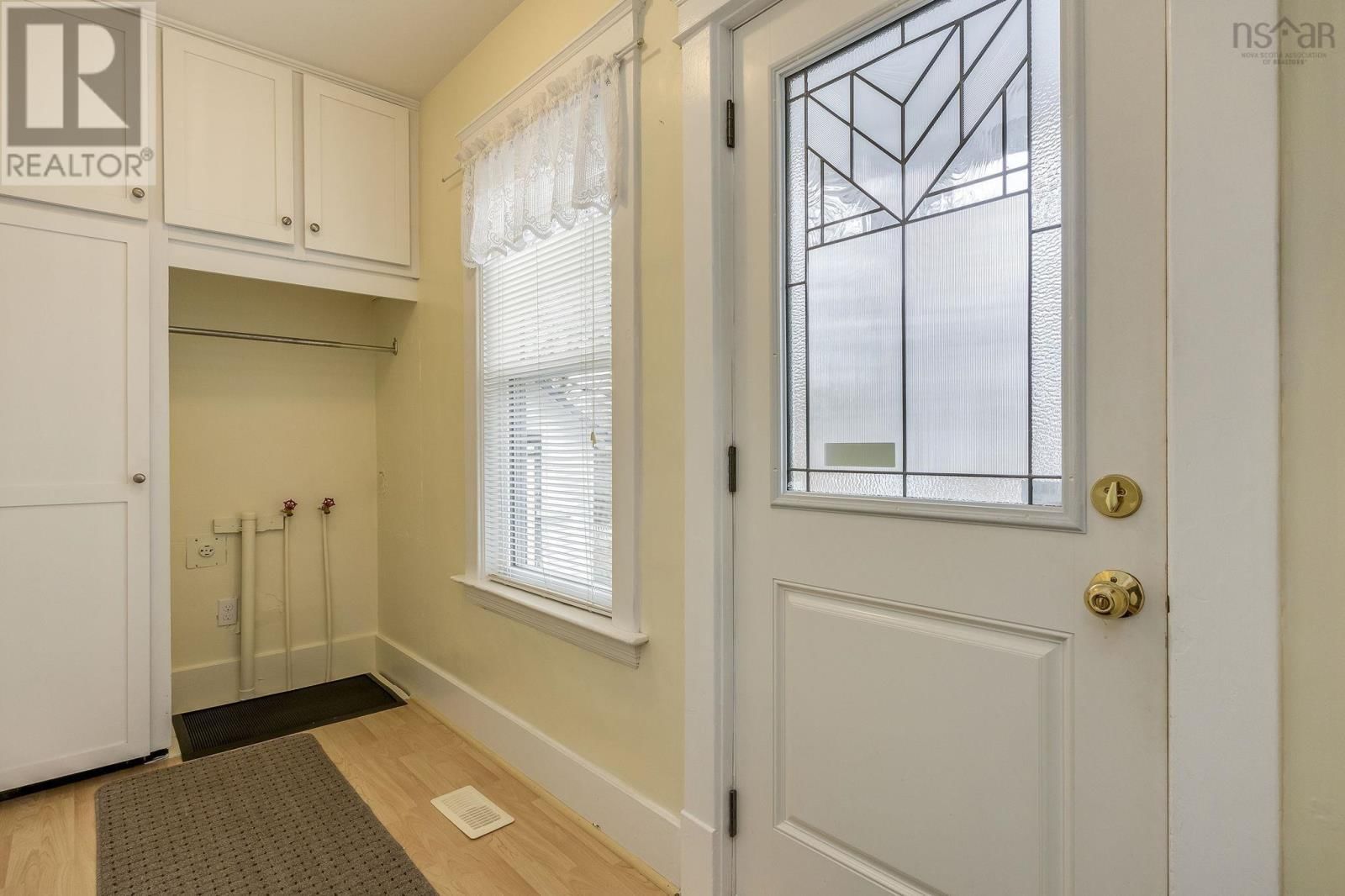 2576 1 HIGHWAY Image 33