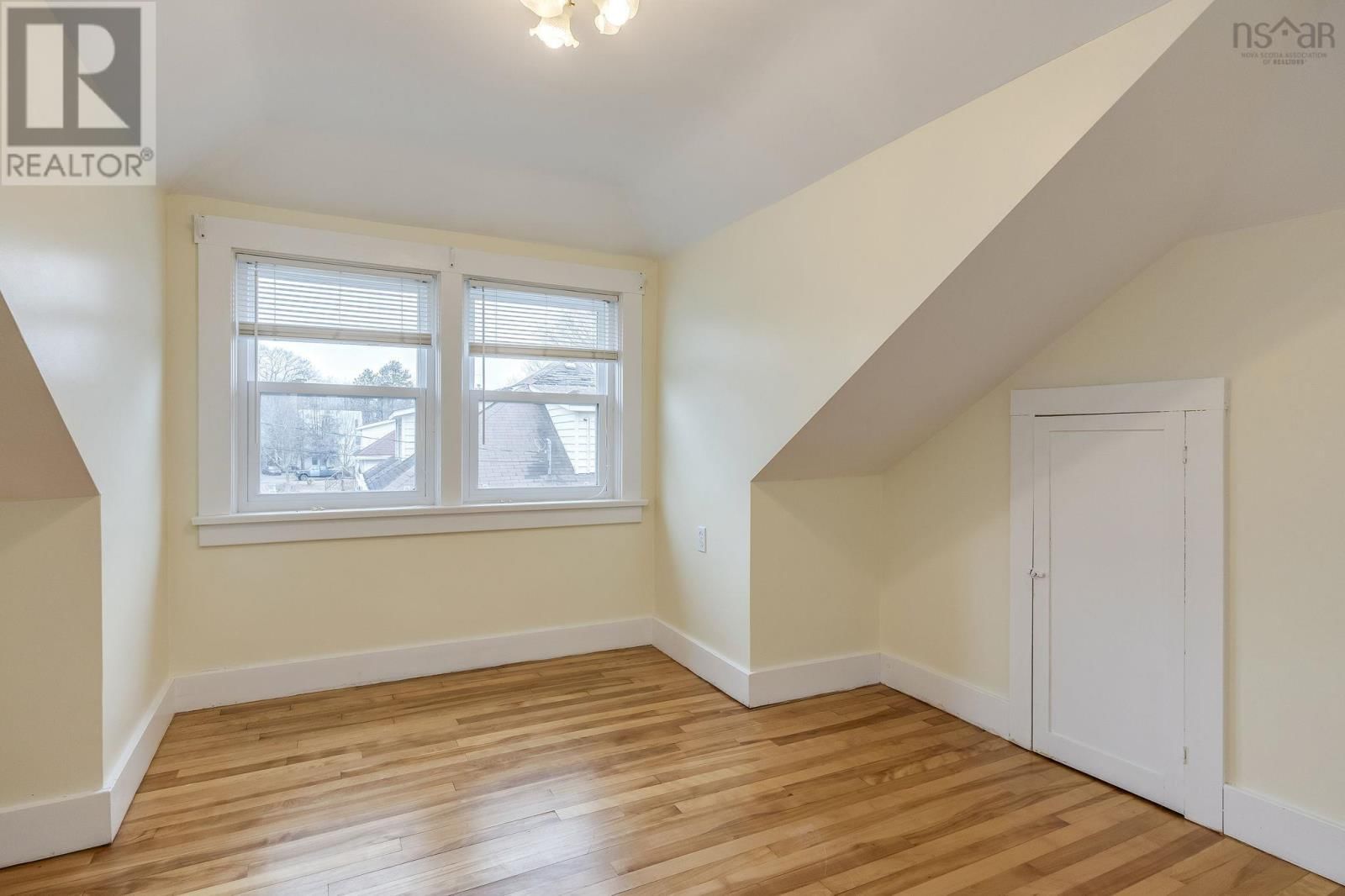 2576 1 HIGHWAY Image 36