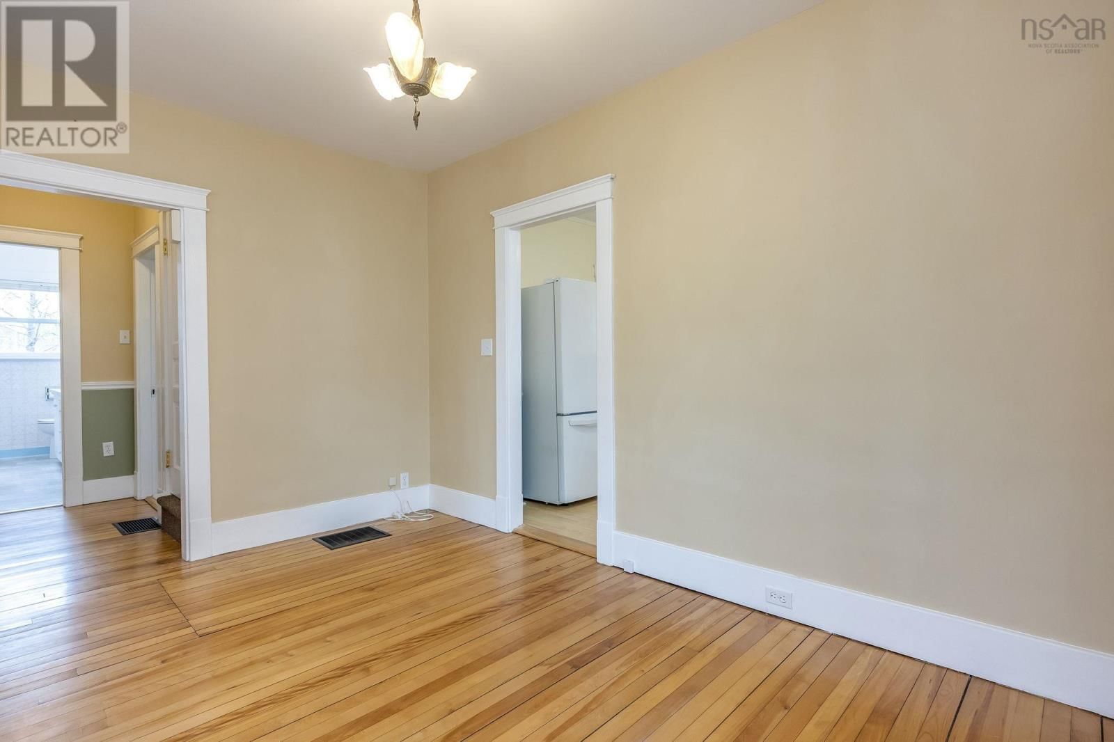 2576 1 HIGHWAY Image 8