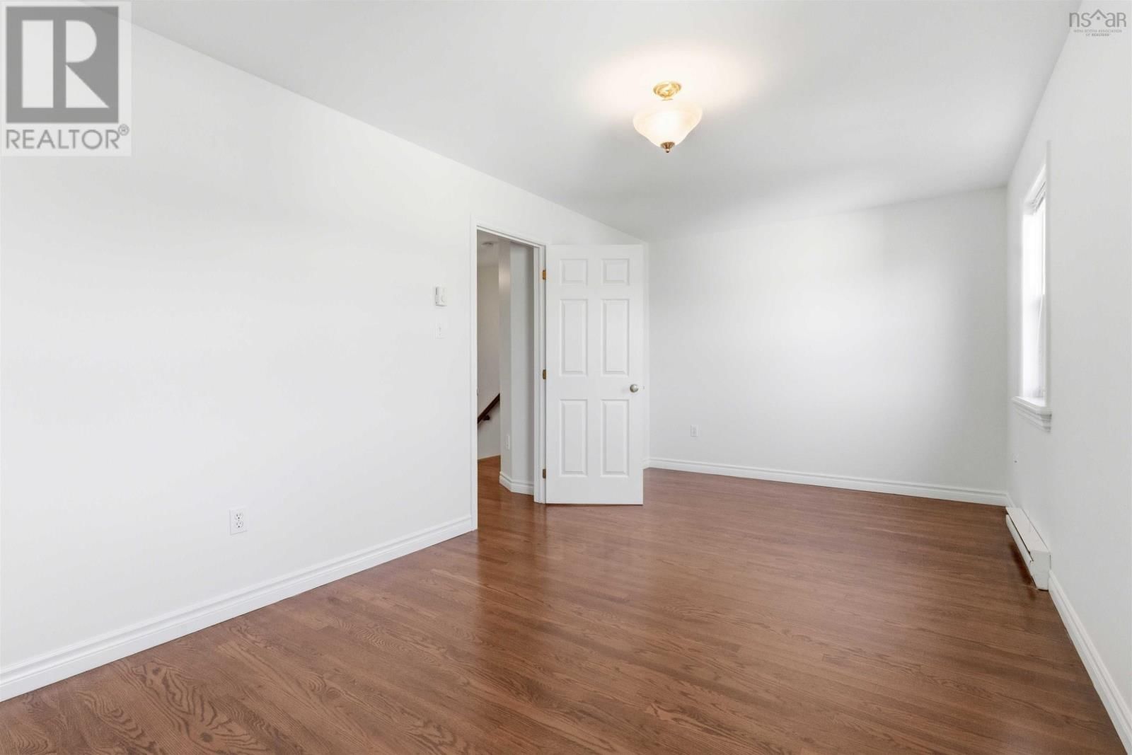 24 KING STREET Image 32