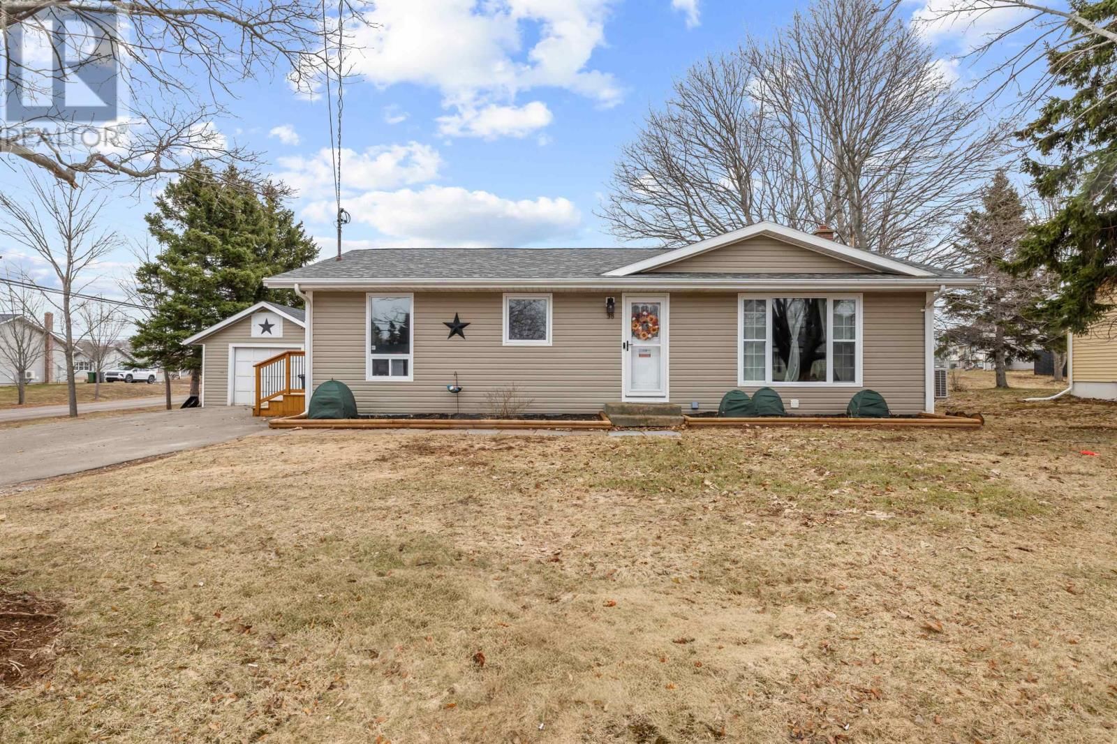 98 Oak Drive, Charlottetown, Prince Edward Island C1A 7Z1