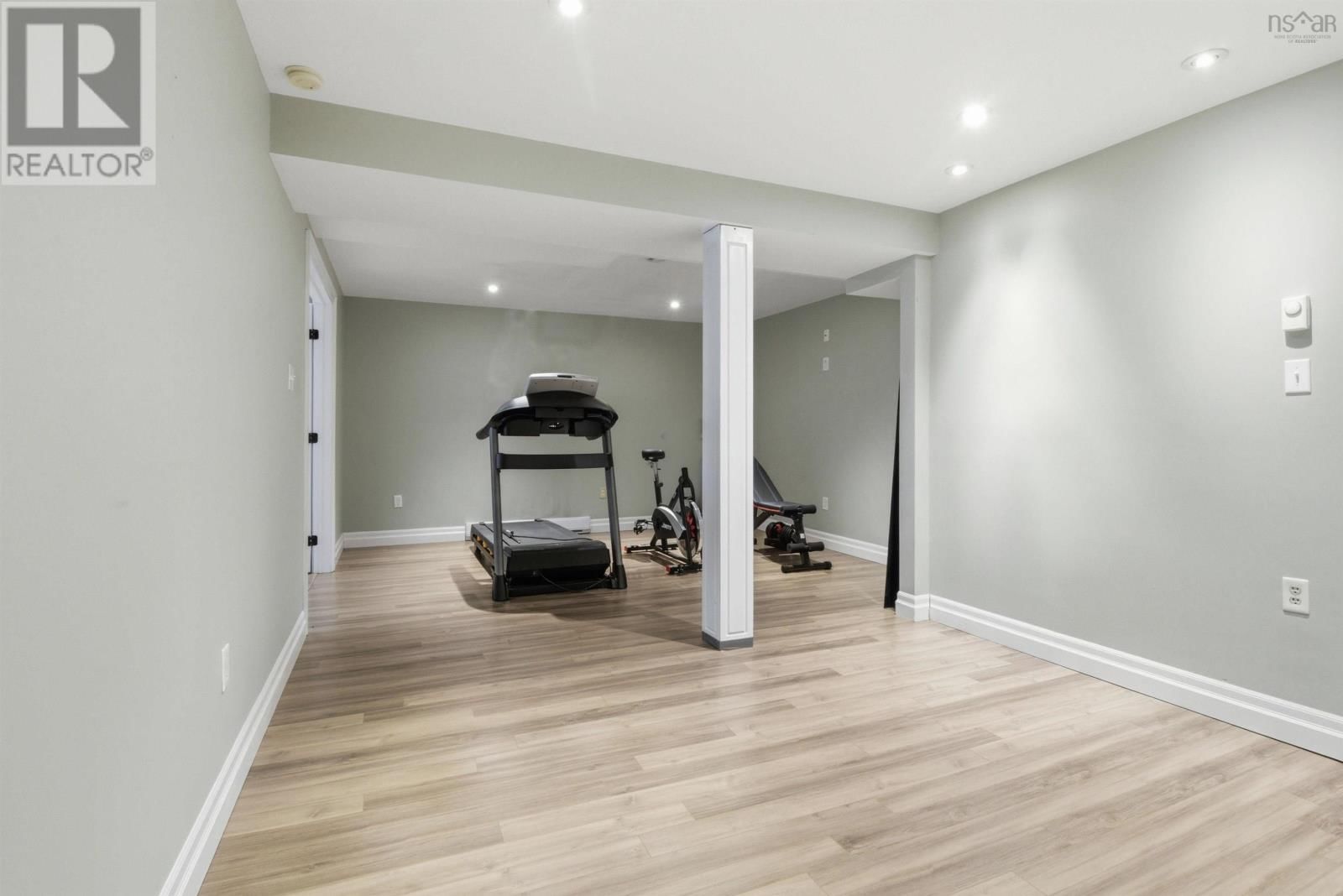 5 PARKVALE CRESCENT Image 33