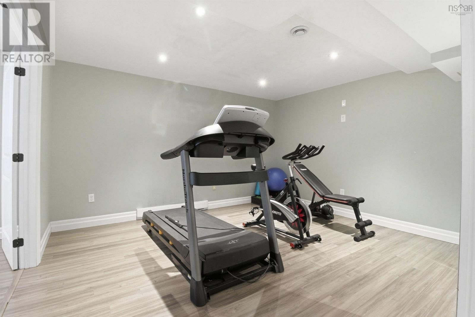 5 PARKVALE CRESCENT Image 34