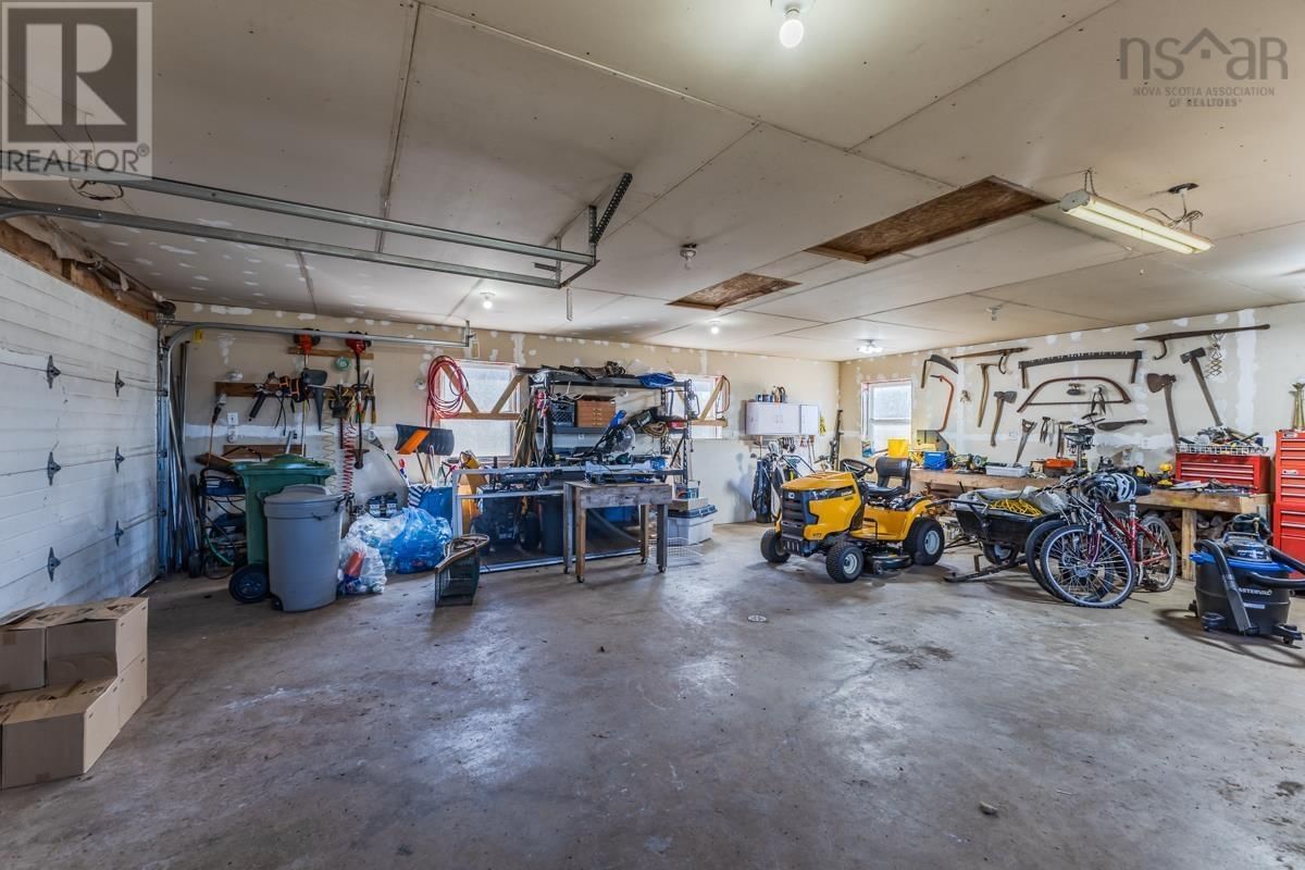 324 VALLEY ROAD Image 44