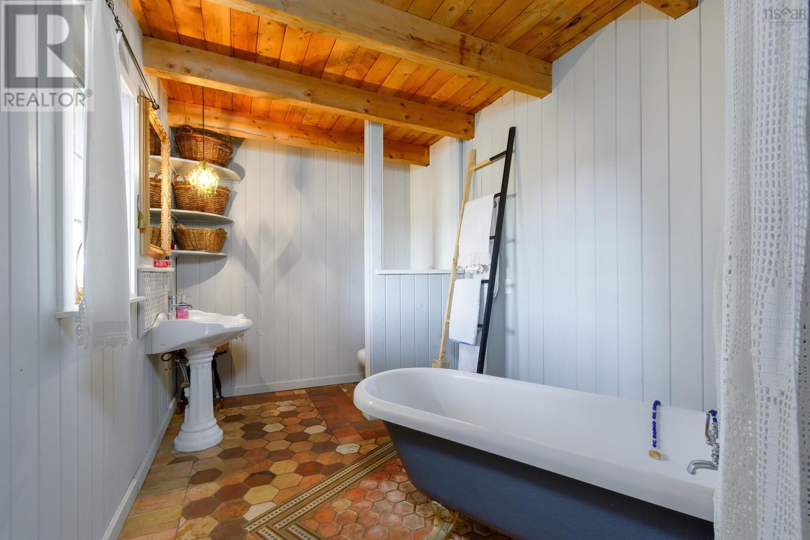 2660 LOCH LOMOND ROAD Image 16