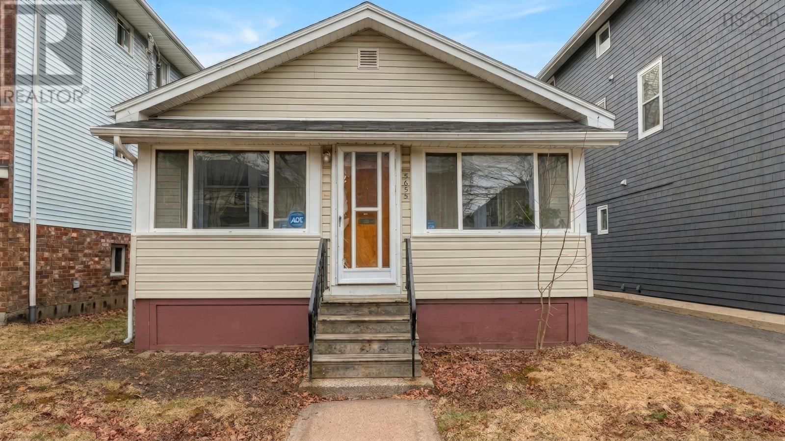 5655 MACARA STREET NORTH Image 1