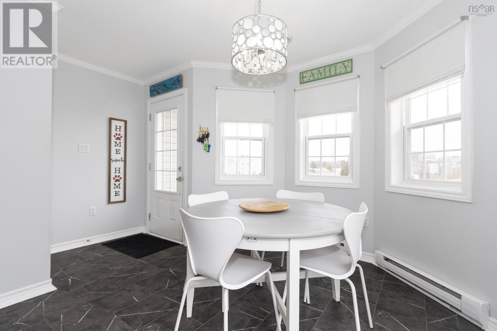 1 CASPER COURT Image 10