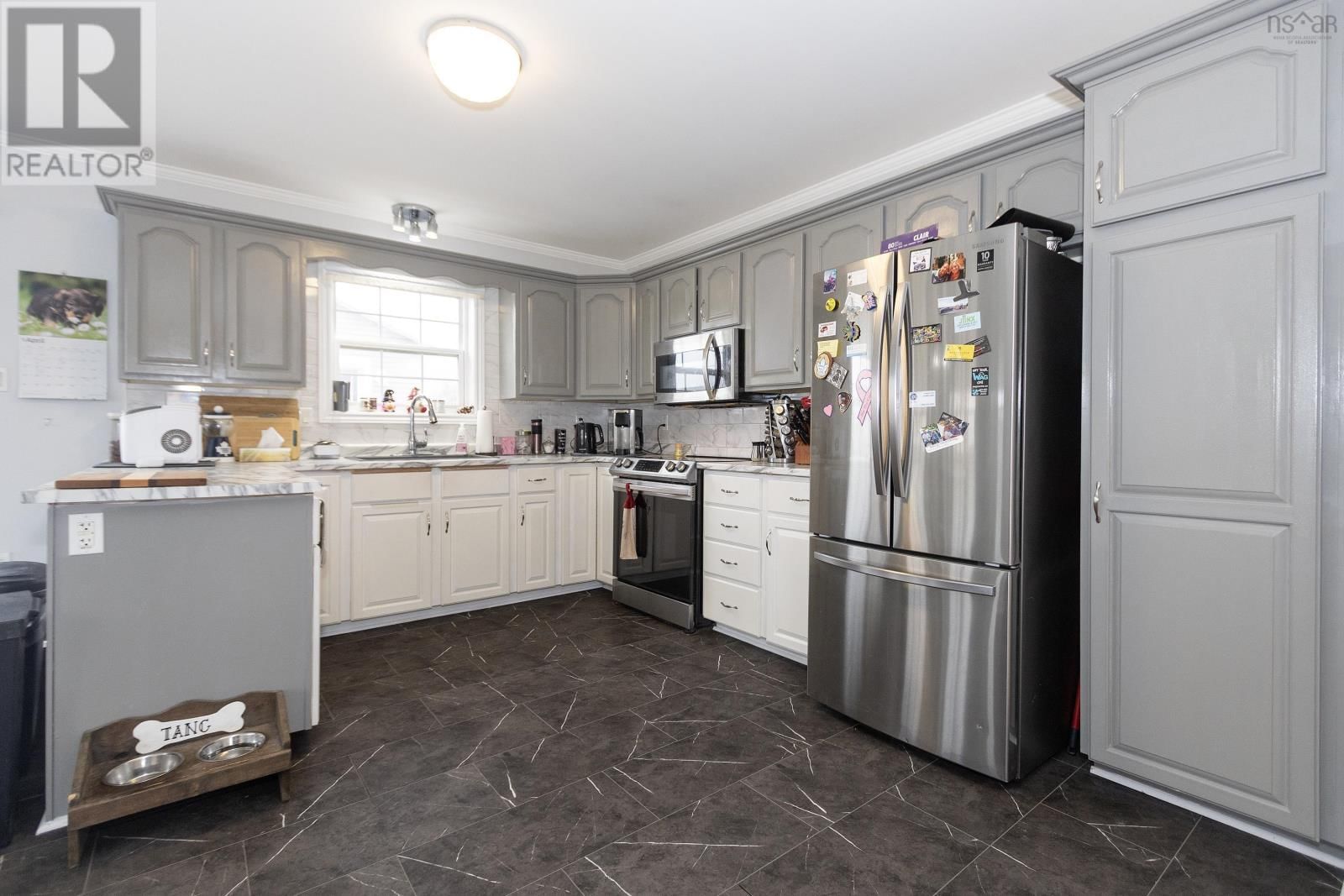 1 CASPER COURT Image 11