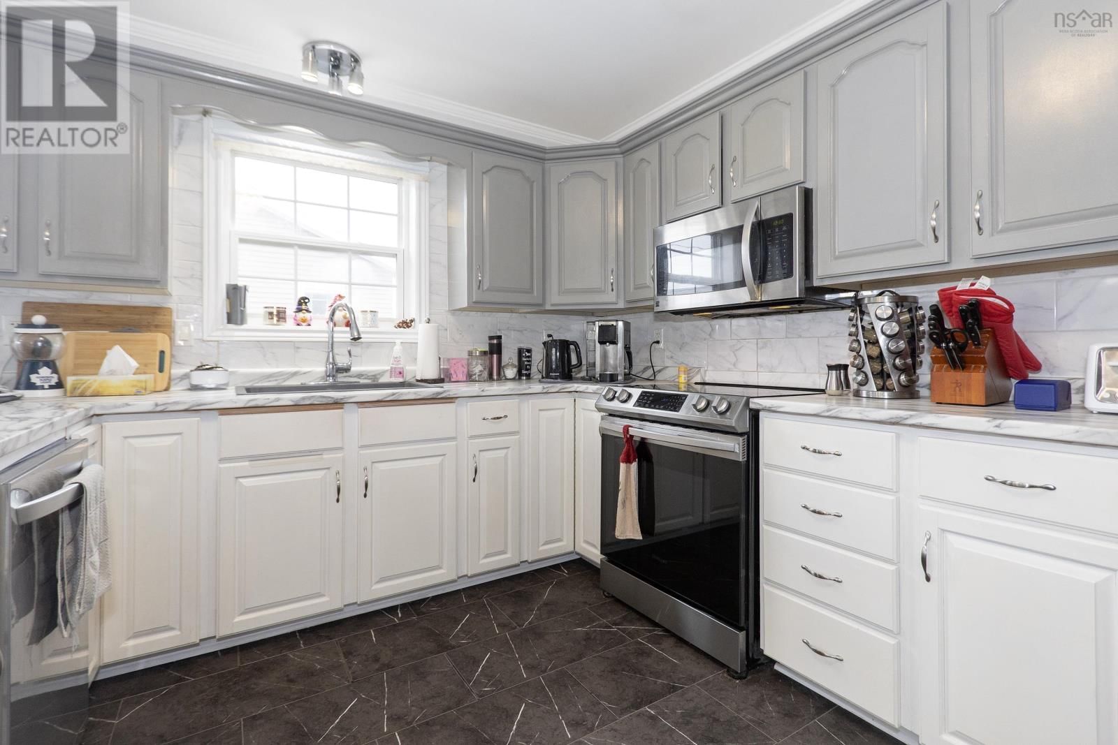 1 CASPER COURT Image 12