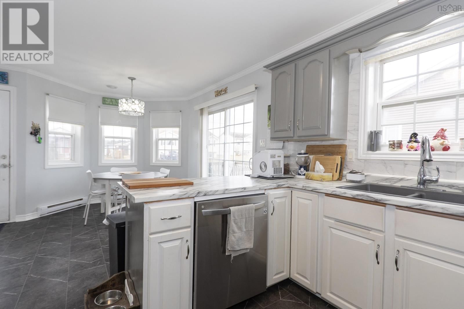 1 CASPER COURT Image 13