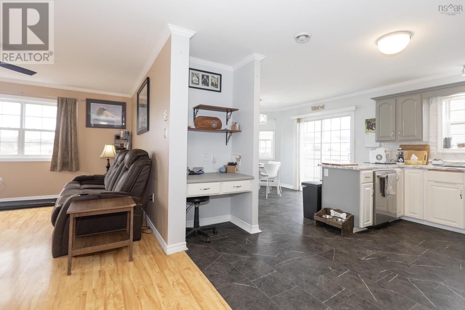 1 CASPER COURT Image 15