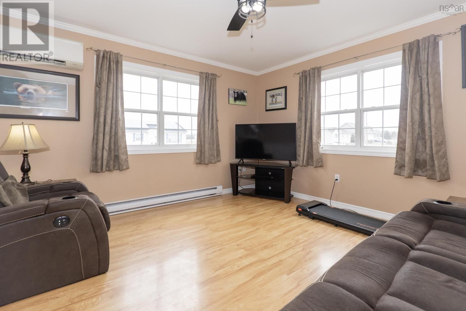 1 CASPER COURT Image 18