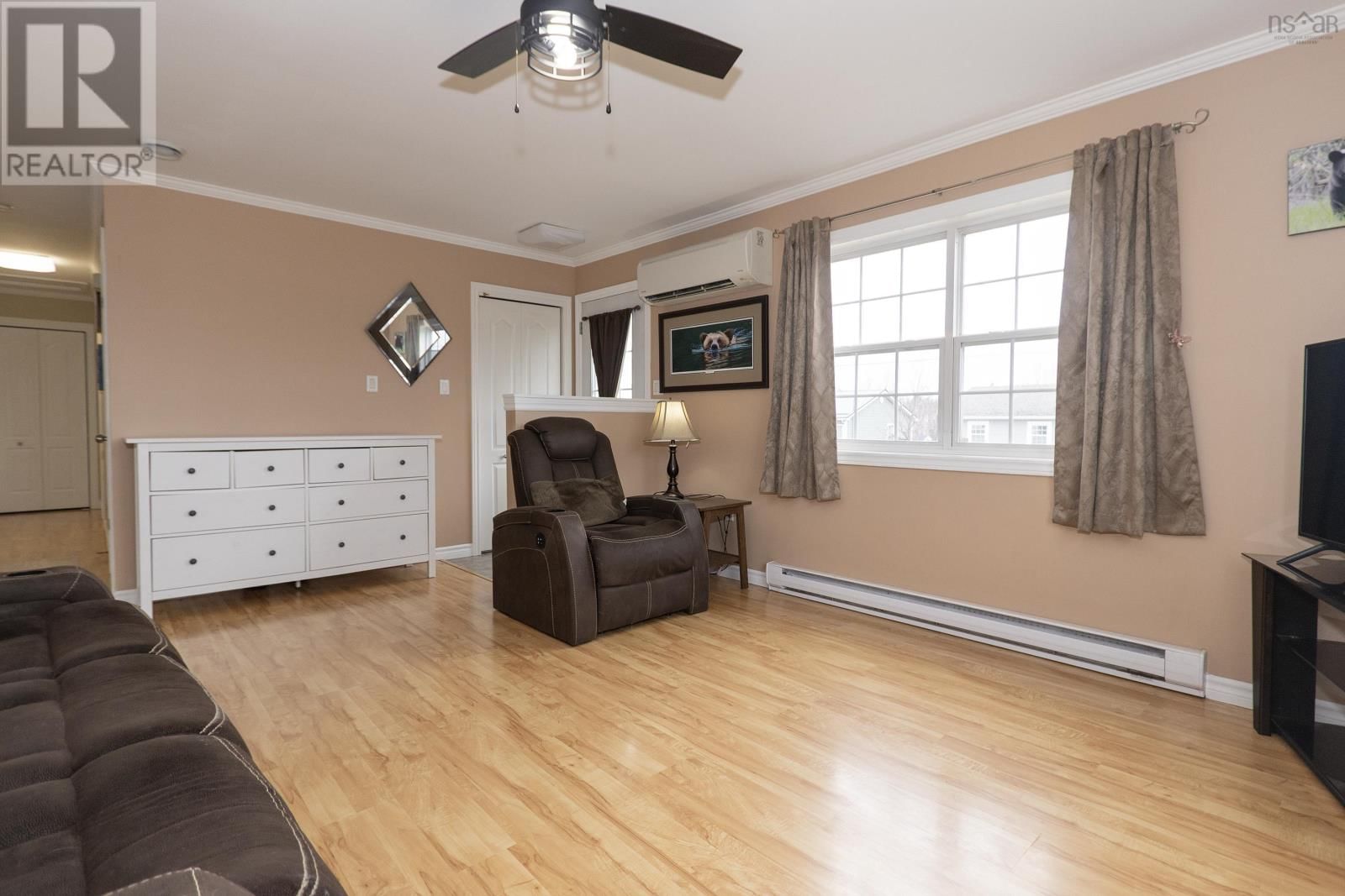 1 CASPER COURT Image 19