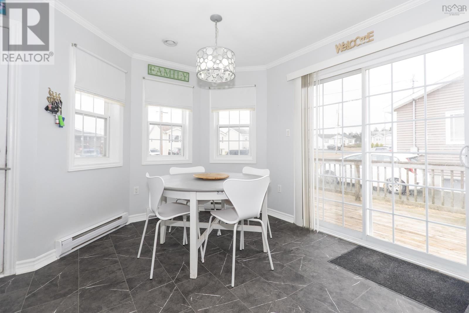 1 CASPER COURT Image 9