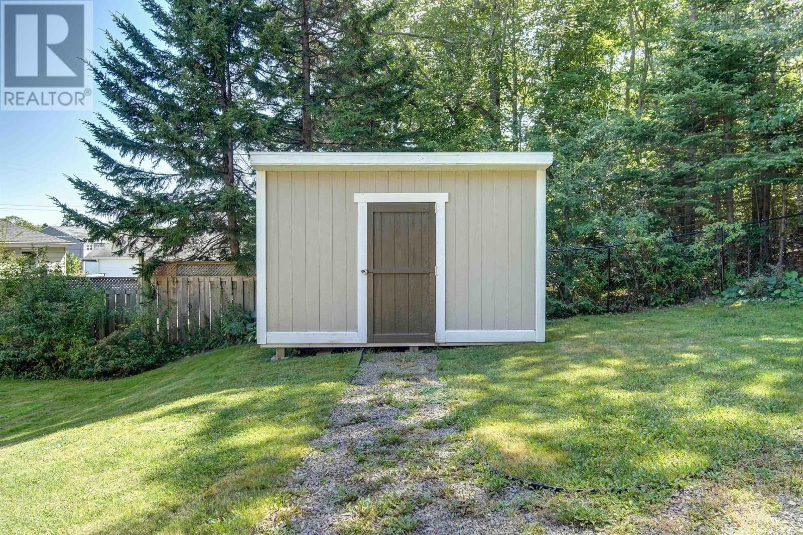 31 ST. MICHAELS AVENUE Image 12