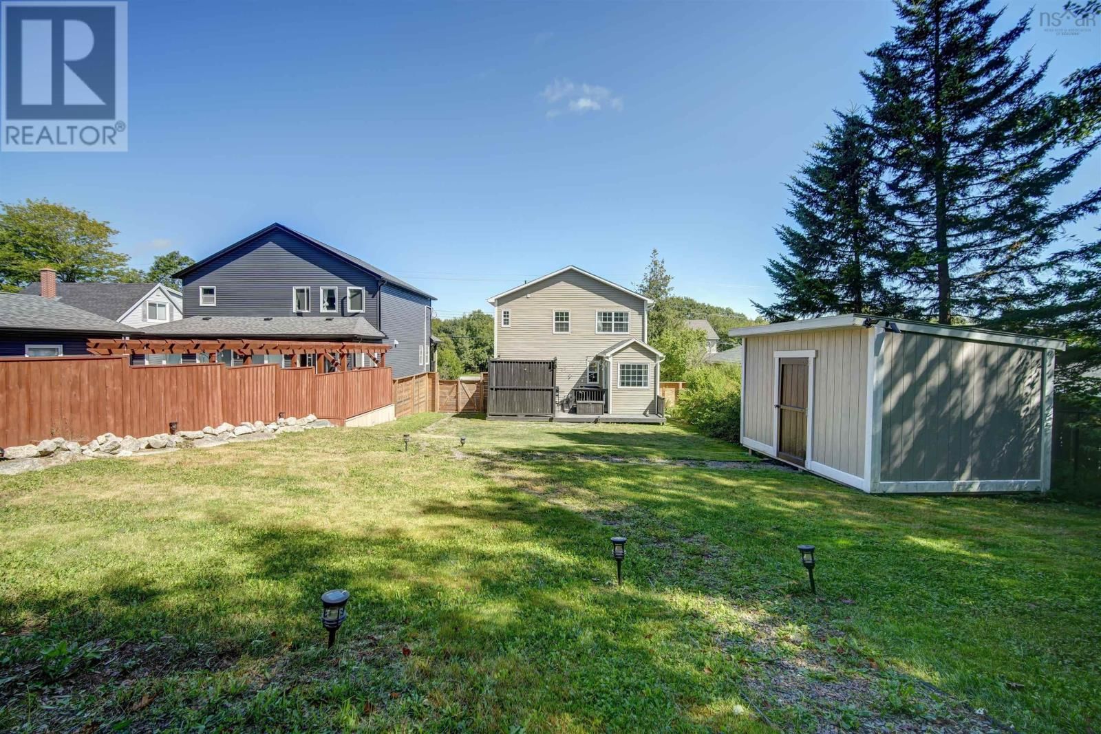 31 ST. MICHAELS AVENUE Image 16