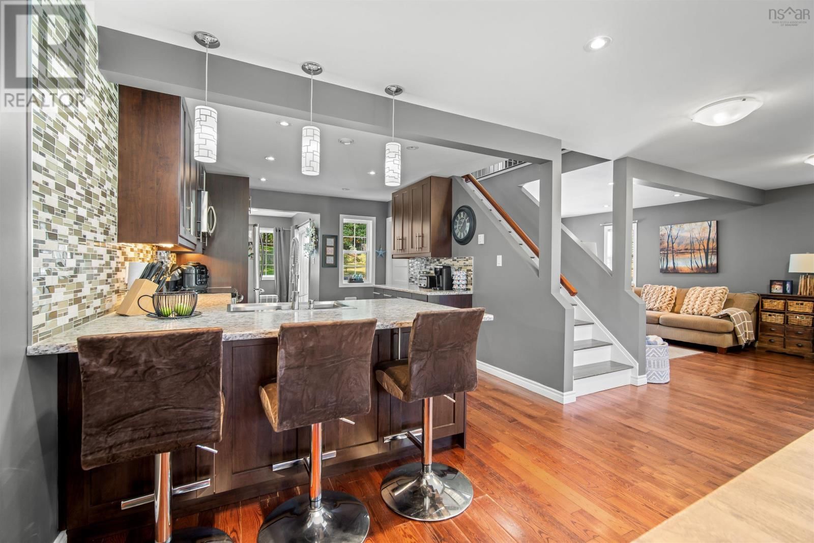 31 ST. MICHAELS AVENUE Image 27