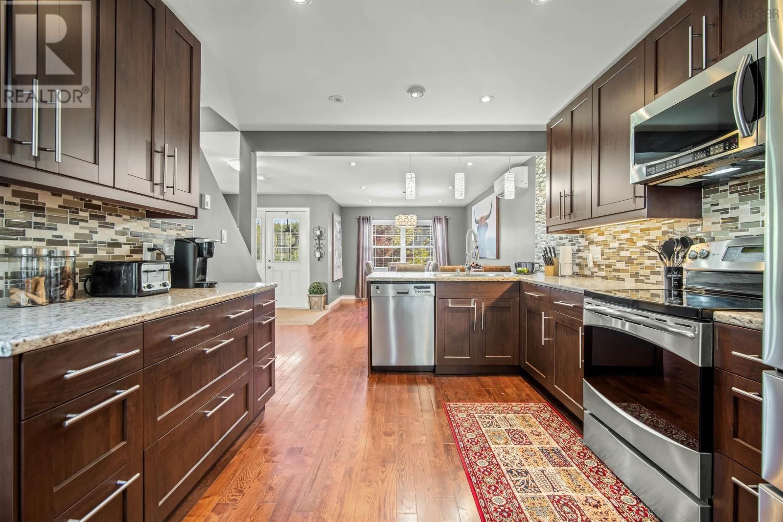 31 ST. MICHAELS AVENUE Image 30