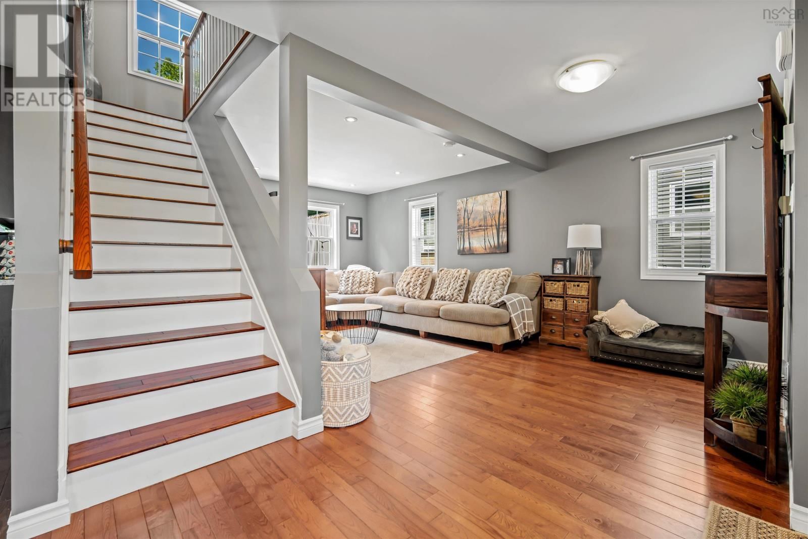 31 ST. MICHAELS AVENUE Image 33