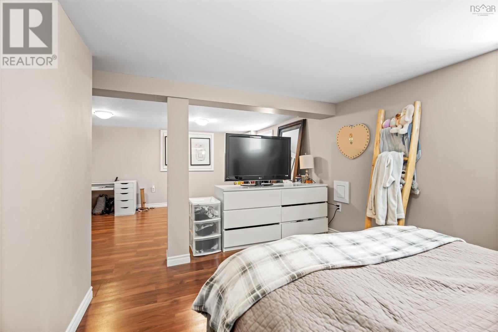 31 ST. MICHAELS AVENUE Image 48